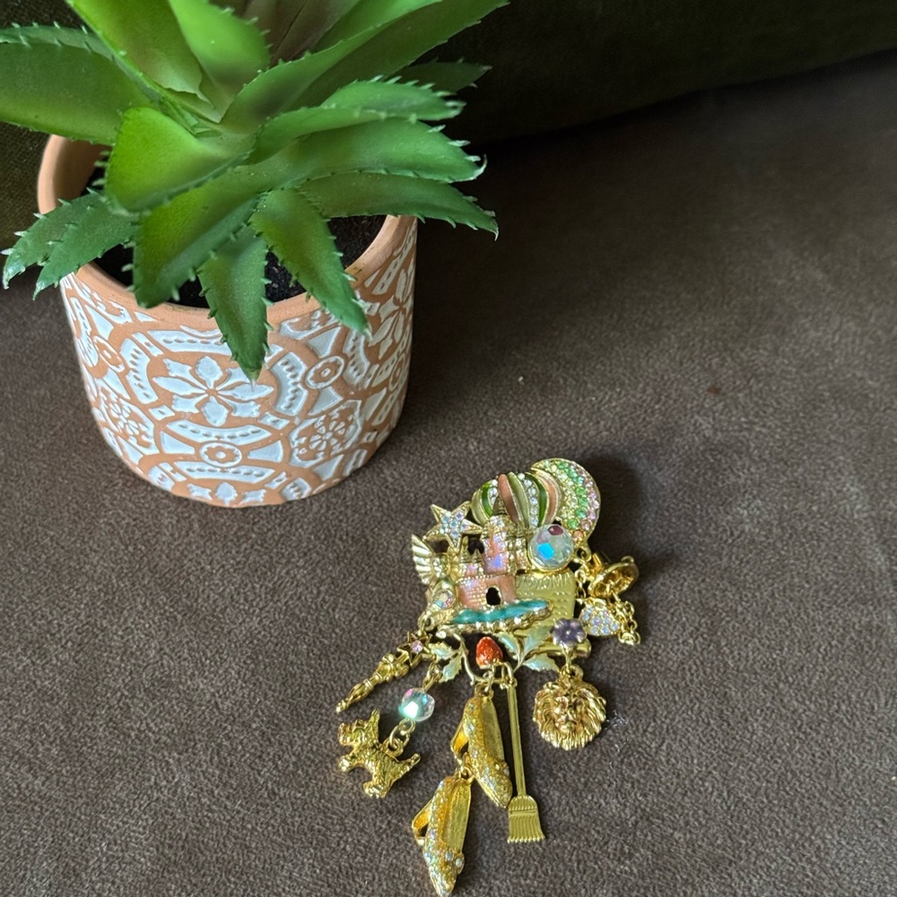 Vintage Kirk’s Foley Wizard of Oz Brooch Gold Toned Signed